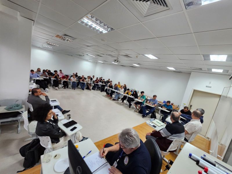 Luiz Trufilho durante palestra sobre Inteligência Artificial